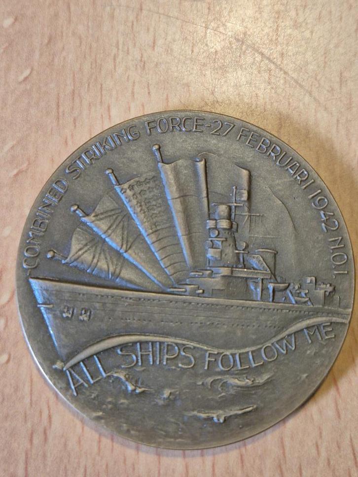 Bronzen Penning "Slag in de Javazee 1942-1952" van Zegveld, Postzegels en Munten, Penningen en Medailles, Brons, Nederland, Ophalen of Verzenden