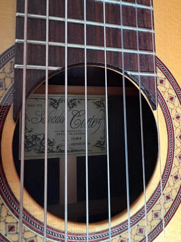 Salvador Cortes CS-60-8, 8-snarige Klassieke Gitaar, Muziek en Instrumenten, Snaarinstrumenten | Gitaren | Akoestisch, Gebruikt