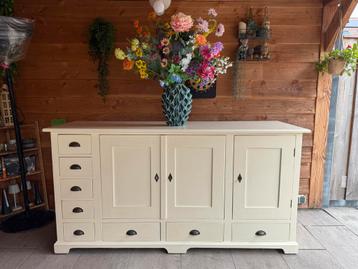 White Wash Dressoir beschikbaar voor biedingen