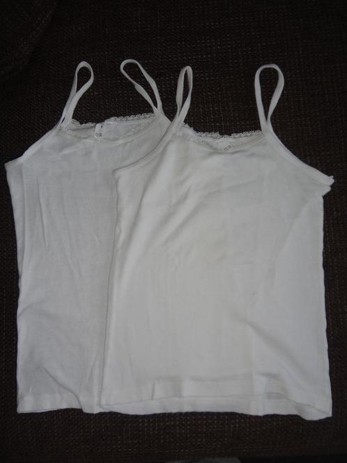 2 Hemdjes/ topjes Mt 122/128, crème kleurig, Hema. Hempje, Kinderen en Baby's, Kinderkleding | Maat 122, Zo goed als nieuw, Meisje