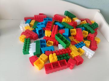 Vintage bouwstenen beschikbaar voor biedingen