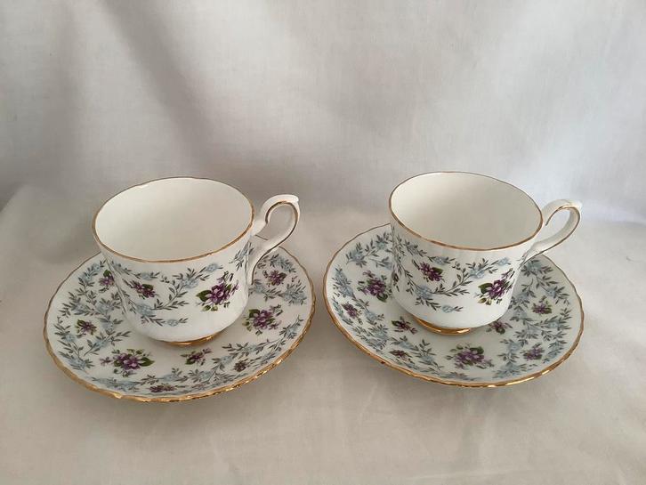 Vintage koffiekopjes met schotels Royal Stafford Enchanting, Antiek en Kunst, Antiek | Servies compleet, Ophalen