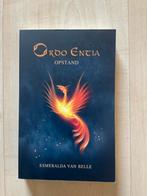 Ordo Entia - Opstand (Esmeralda van Belle), Ophalen of Verzenden, Zo goed als nieuw