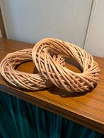 Twee decoratieve rotan kransen doorsnede buitenkant is 27 cm, Huis en Inrichting, Woonaccessoires | Kransen, Ophalen, Nieuw