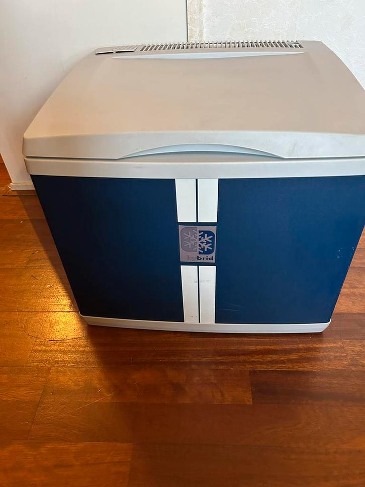 MOBICOOL HYBRIDE COMPRESSOR  op 12/230 volt, Caravans en Kamperen, Koelboxen, Zo goed als nieuw, Koelbox, Compressor, Ophalen of Verzenden