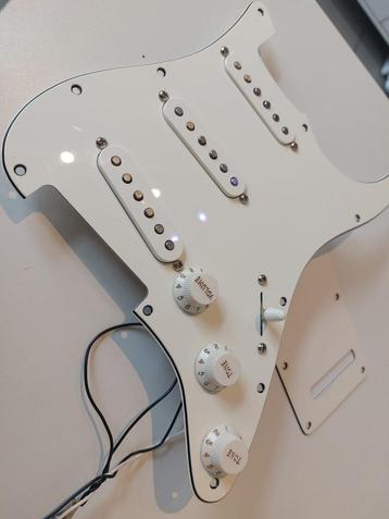 Fender Stratocaster volledig loaded in PRIMA staat beschikbaar voor biedingen