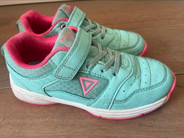 Osaga veldhockeyschoenen maat 32. Bij ophalen €10! beschikbaar voor biedingen