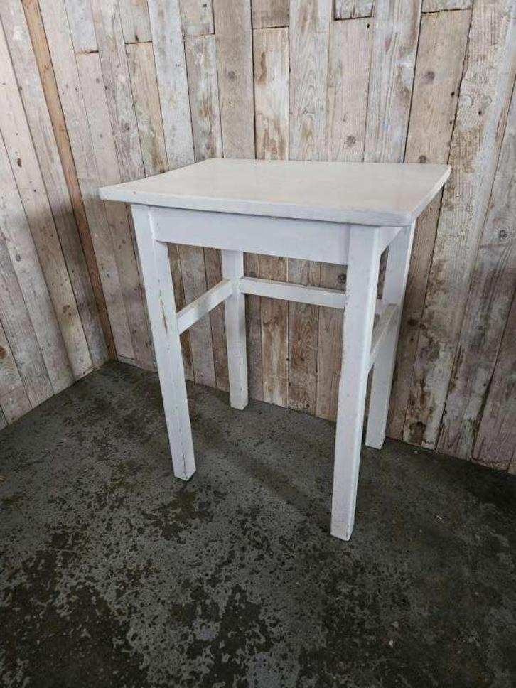 brocant tafeltje ``WOONWINKEL RUSTIEK``, Antiek en Kunst, Curiosa en Brocante, Ophalen of Verzenden