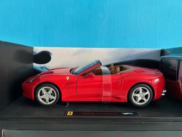 FERRARI CALIFORNIA 1:18 HOT WHEELS ELITE, Hobby en Vrije tijd, Modelauto's | 1:18, Zo goed als nieuw, Auto, Hot Wheels, Ophalen of Verzenden
