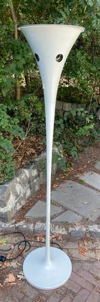 Witte metalen staande lamp vloerlamp, Huis en Inrichting, Lampen | Vloerlampen, Ophalen, Zo goed als nieuw, 150 tot 200 cm