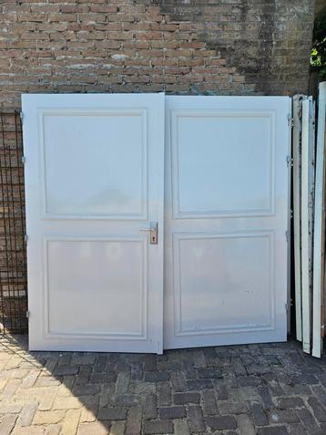 Dubbele garagedeur incl kozijn beschikbaar voor biedingen