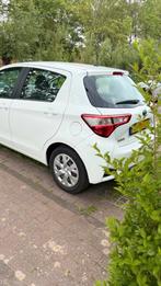 Toyota Yaris 1.5 Hybrid 100pk 5D CVT 2019 Wit, Auto's, 1497 cc, 4 cilinders, Wit, Origineel Nederlands