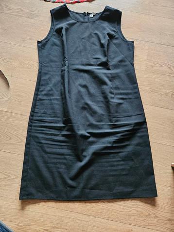 Zwarte jurk maat 48 beschikbaar voor biedingen