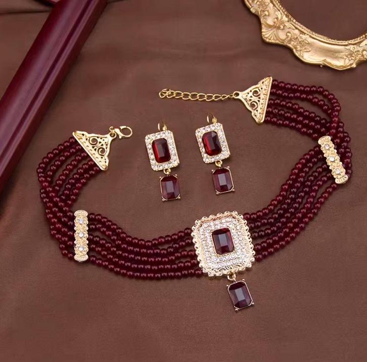 Marokaanse sieraden set, Sieraden, Tassen en Uiterlijk, Kettingen, Nieuw, Overige materialen, Rood, Met hanger, Ophalen of Verzenden