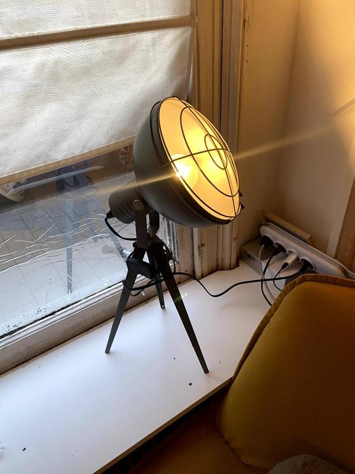 Industriële tafellamp met statief, Huis en Inrichting, Lampen | Vloerlampen, Zo goed als nieuw, Minder dan 100 cm, Metaal, Ophalen