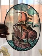 Glas in lood raamhanger voc-schip 1940 mist het kettinkje, Antiek en Kunst, Antiek | Glas en Kristal, Ophalen