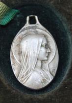 Adolphe Penin; Franse Maria van Lourdes hanger in doosje, Antiek en Kunst, Antiek | Religie, Ophalen