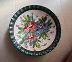 Italiaans handbeschilderd majolica wandbord met bloemen, Ophalen of Verzenden