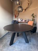 Zwarte ronde eettafel met gebruiksporen, Huis en Inrichting, Tafels | Eettafels, Ophalen, Zo goed als nieuw, Rond, 100 tot 150 cm
