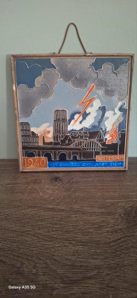 Rotterdam 1940 "Het onweer ontlaadt zich"., Antiek en Kunst, Antiek | Wandborden en Tegels, Ophalen of Verzenden