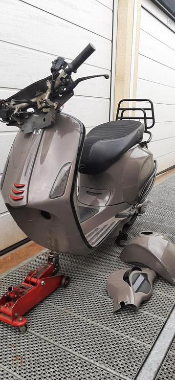 Vespa sprint schade vespa primavera vespa gezocht  beschikbaar voor biedingen