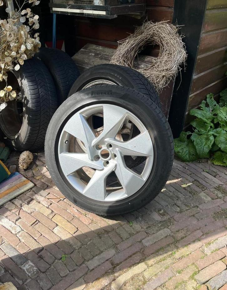 winterset Jaguar I Pace 20 inch met winterbanden, Auto-onderdelen, Banden en Velgen, Banden en Velgen, Winterbanden, 20 inch, 245 mm