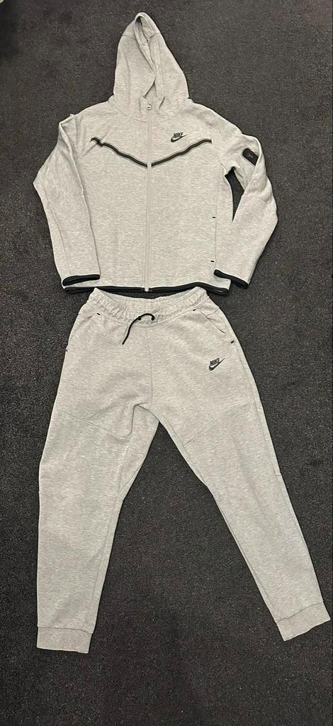 Nike Tech Fleece Jogging Pak - Maat 158-170, Kinderen en Baby's, Kinderkleding | Maat 170, Zo goed als nieuw, Jongen of Meisje