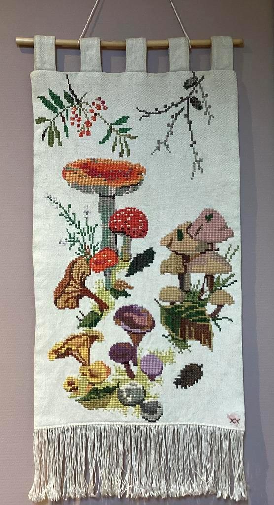 Wandhanger geborduurde paddestoelen op linnen, Huis en Inrichting, Woonaccessoires | Wanddecoraties, Zo goed als nieuw, Ophalen of Verzenden