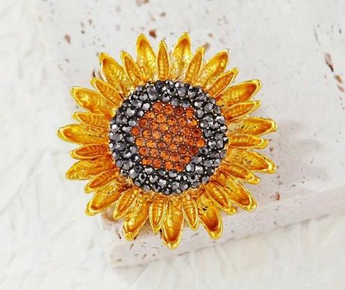 Goudkleurige Kristallen Zonnebloem Broche., Verzamelen, Swarovski, Nieuw, Sieraad of Horloge, Ophalen of Verzenden