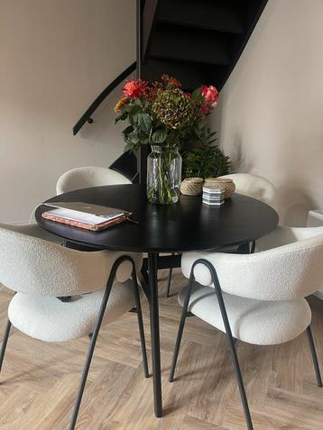 Ronde eettafel van Sissy Boy beschikbaar voor biedingen