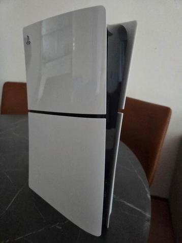 Ps5 slim disc 1TB + accessoires  beschikbaar voor biedingen