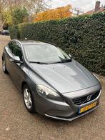 Volvo V40 2.0 T2 122PK 2015 Grijs, Auto's, Volvo, Voorwielaandrijving, 65 €/maand, Zwart, 4 cilinders