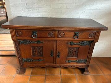 Antieke Sierkast beschikbaar voor biedingen