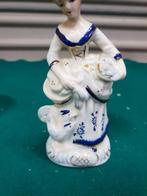 beeld vrouw met kip porselein, Verzamelen, Beelden en Beeldjes, Ophalen of Verzenden