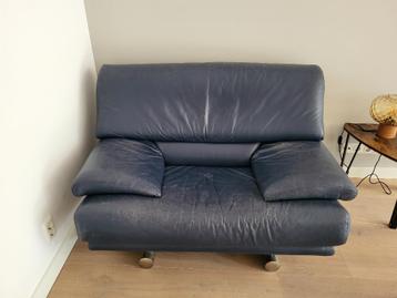 Leolux leren designbank – 1.5-zits, blauw leder, 130cm breed beschikbaar voor biedingen