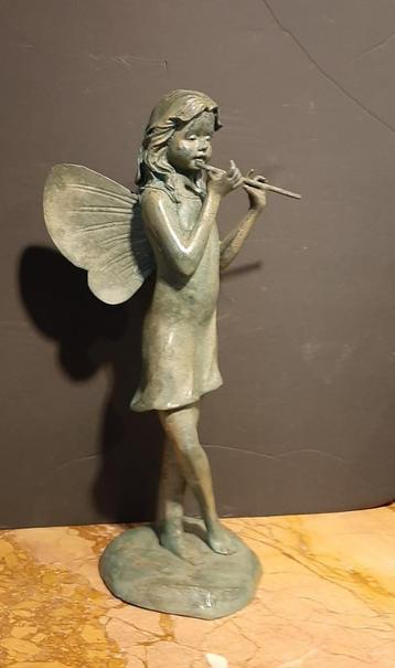 bronzen beeld meisje met fluit beschikbaar voor biedingen