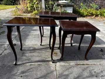 Bijzet tafeltjes beschikbaar voor biedingen