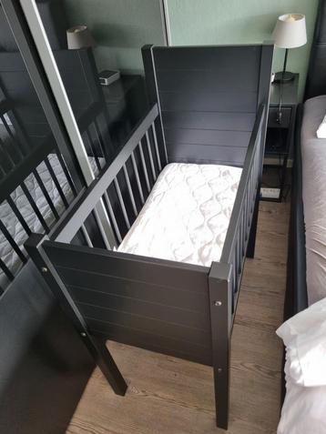Kidsmill Noa wieg zwart inclusief matras beschikbaar voor biedingen