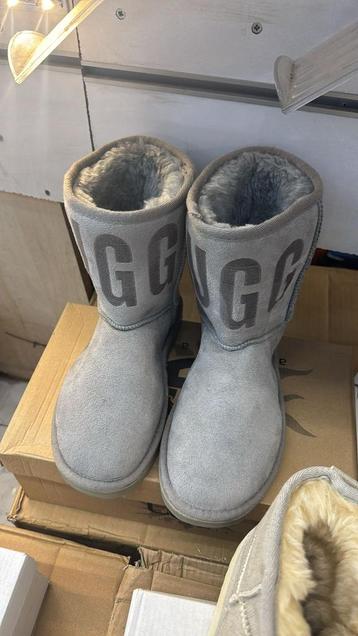 UGG Dames Laarzen & Schoenen – Maat 38 & 39 – Slechts €50 beschikbaar voor biedingen
