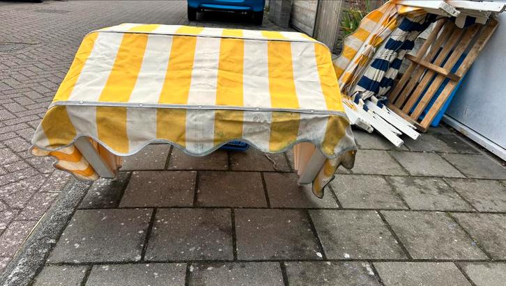 3 markiezen geel/wit, 1 grote, 2 kleinere, Tuin en Terras, Zonneschermen, Gebruikt, Markies, 150 tot 300 cm, Minder dan 250 cm