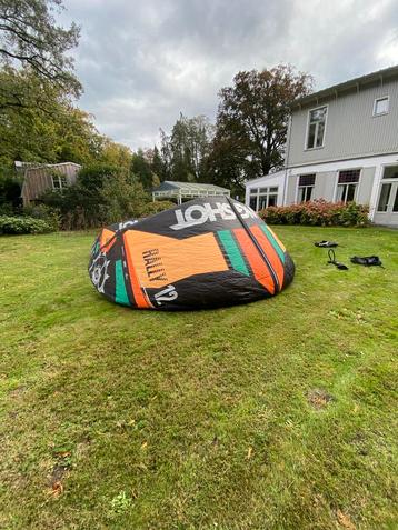 Slingshot Rally 2017 Kiteset (8m & 12m) + Bar + Pomp beschikbaar voor biedingen