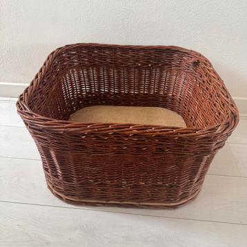 Xxl Rieten mand 62x62x32,5cm t.e.a.b. beschikbaar voor biedingen