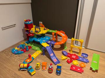 Toet Toet Garage + Extra Wegdelen & Auto's beschikbaar voor biedingen