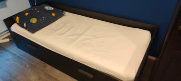Uitschuifbaar bed IKEA zowel in zwart en wit! Echt nieuw!