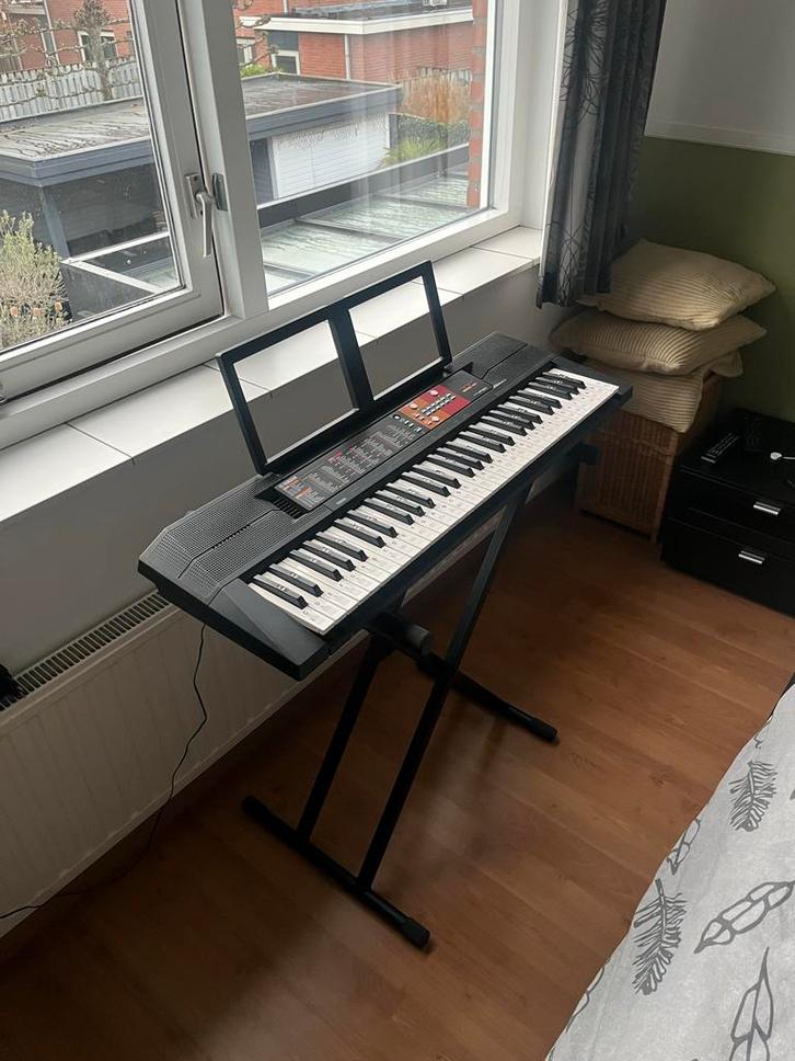Yamaha PSR-F51 Keyboard - Ideaal voor beginners!, Muziek en Instrumenten, Keyboards, Gebruikt, 61 toetsen, Yamaha, Met standaard