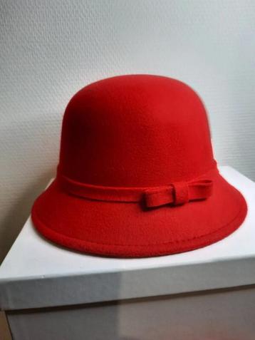 Ted Baker elegant kittig rood hoedje met strikje nieuw beschikbaar voor biedingen