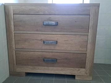 Commode met 3 laden - Industrieel beschikbaar voor biedingen