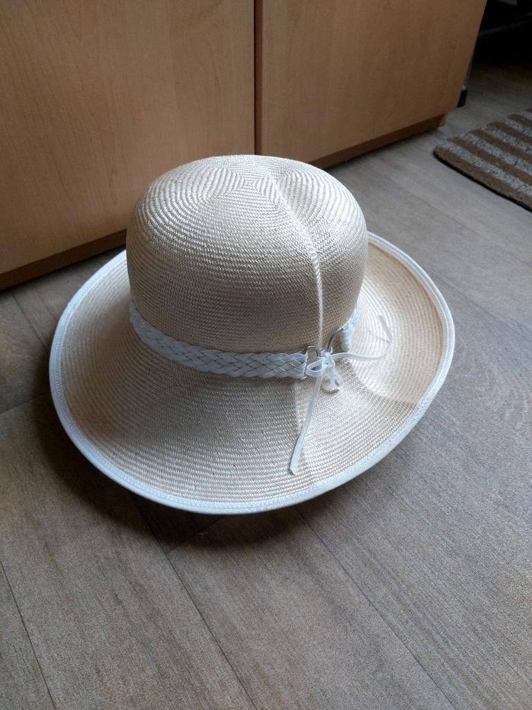 Ecru hoed, één keer gedragen, zeer goede staat, Kleding | Dames, Hoeden en Petten, Ophalen of Verzenden, Zo goed als nieuw, One size fits all