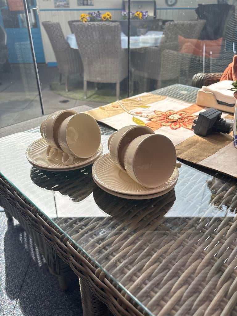 4 Wedgwood kopjes en schotels - puntgaaf, Ophalen of Verzenden, Zo goed als nieuw, Wedgwood, Kop(pen) en/of Schotel(s)