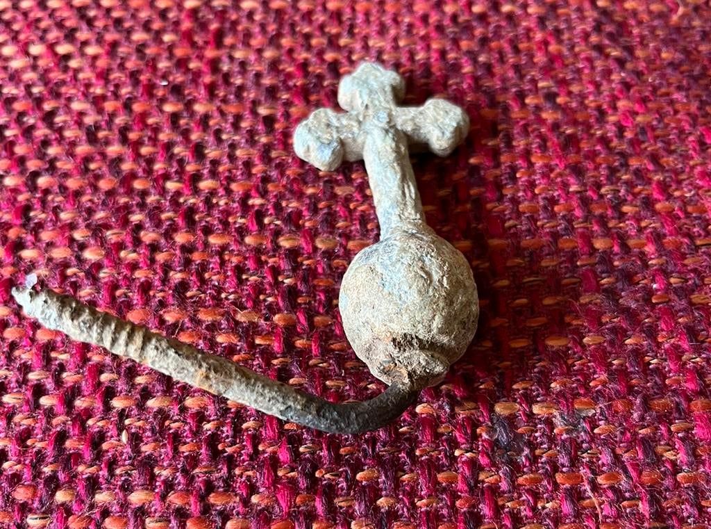 Bodemvondst…18e eeuwse Doodskistschroef met Kruis, Antiek en Kunst, Ophalen of Verzenden